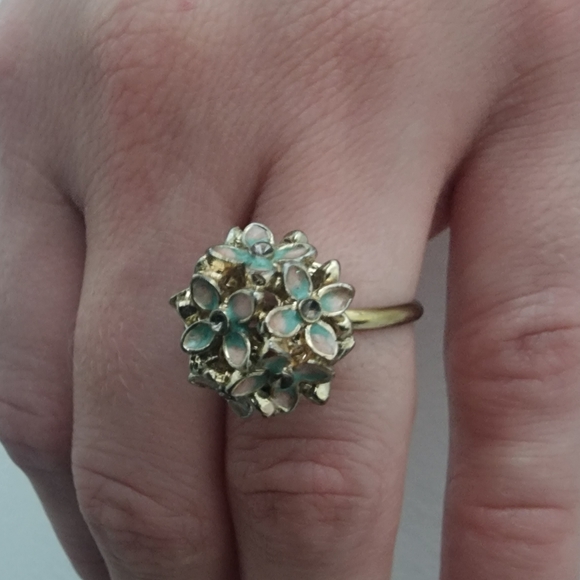 Ring - Picture 2 of 4